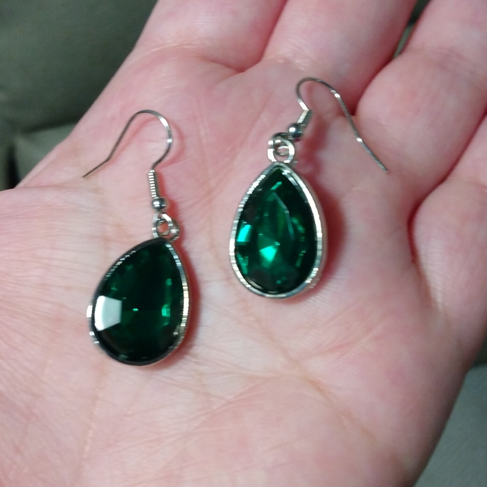 NEW! Sweet Green Teardrop Earrings